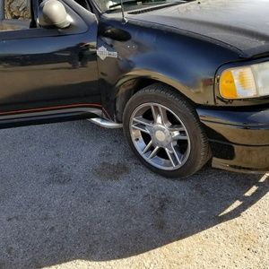 One Harley Davidson wheels lugs  and center caps 1